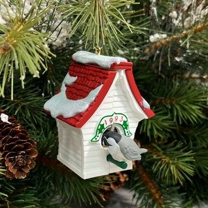⭐️ 4/$25 Vintage Hallmark Keepsake Christmas Ornament "Peep Inside" Birdhouse